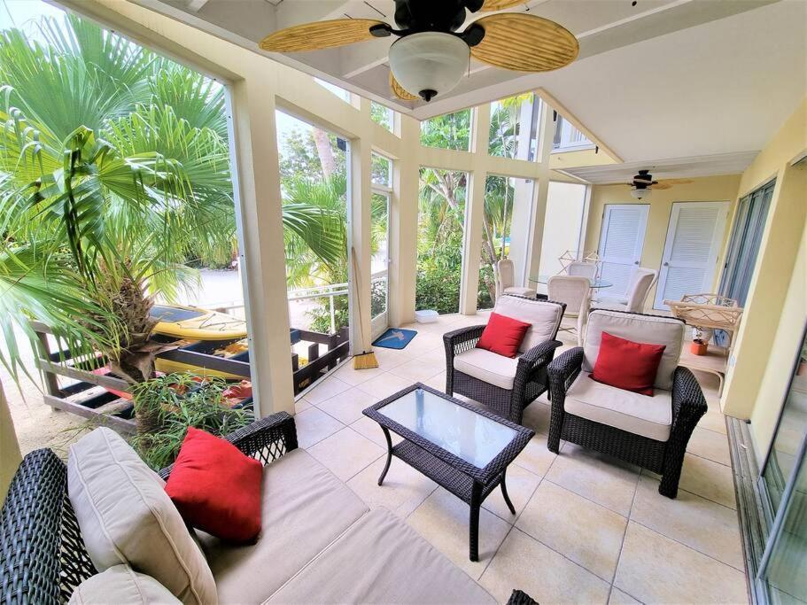 Island House # 9 Appartement Driftwood Village Buitenkant foto