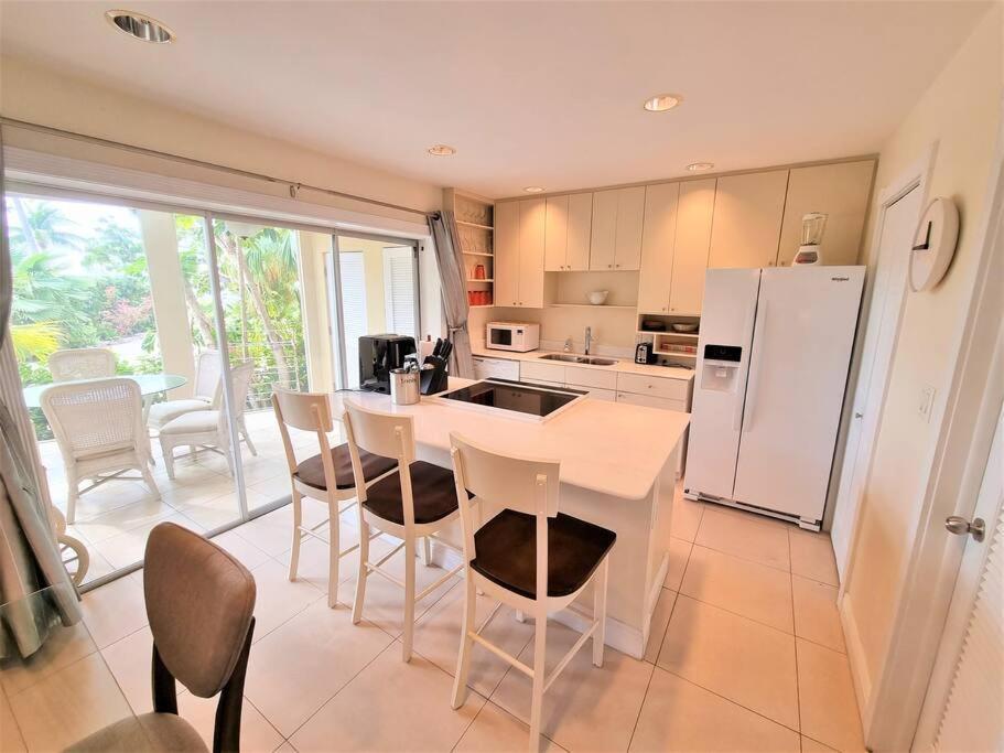 Island House # 9 Appartement Driftwood Village Buitenkant foto